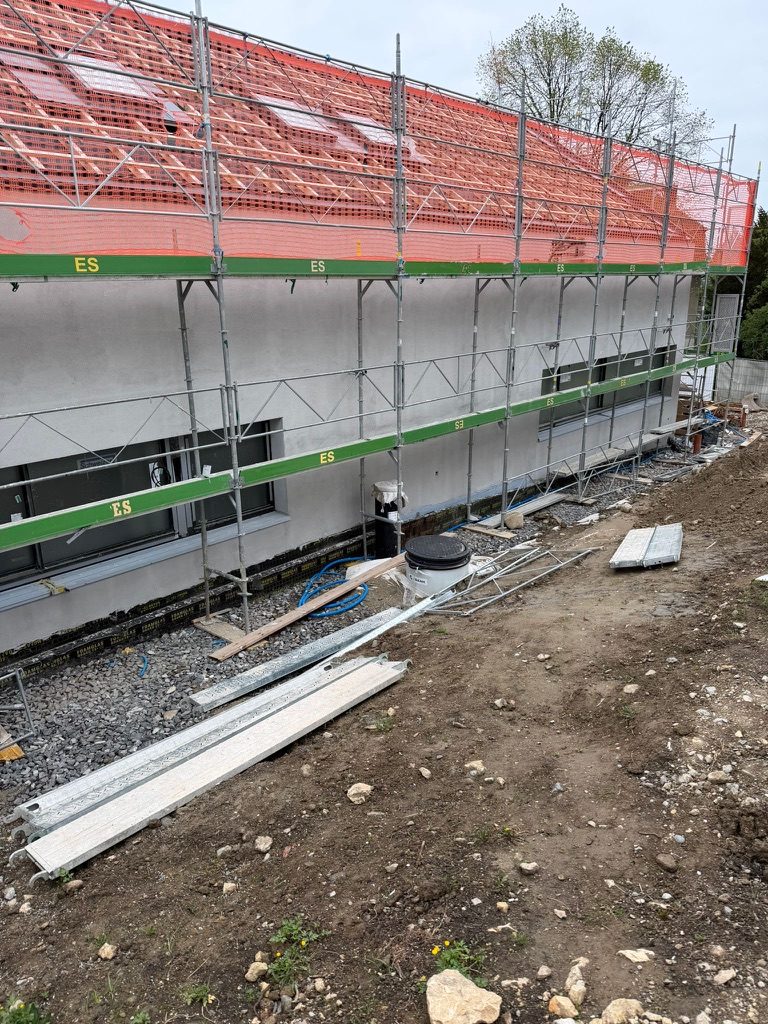 Rénovation de façade sur échafaudage